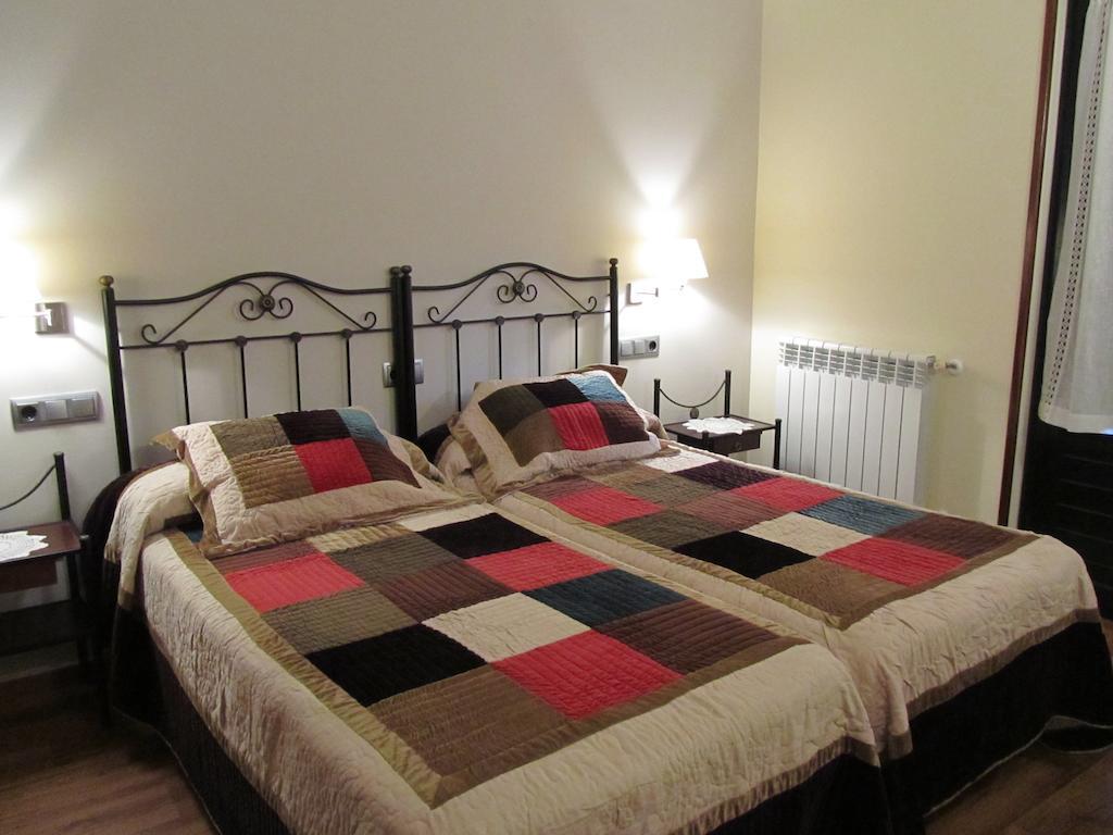 Apartamentos Rurales Casa Baltasar Monasterio De Hermo Værelse billede