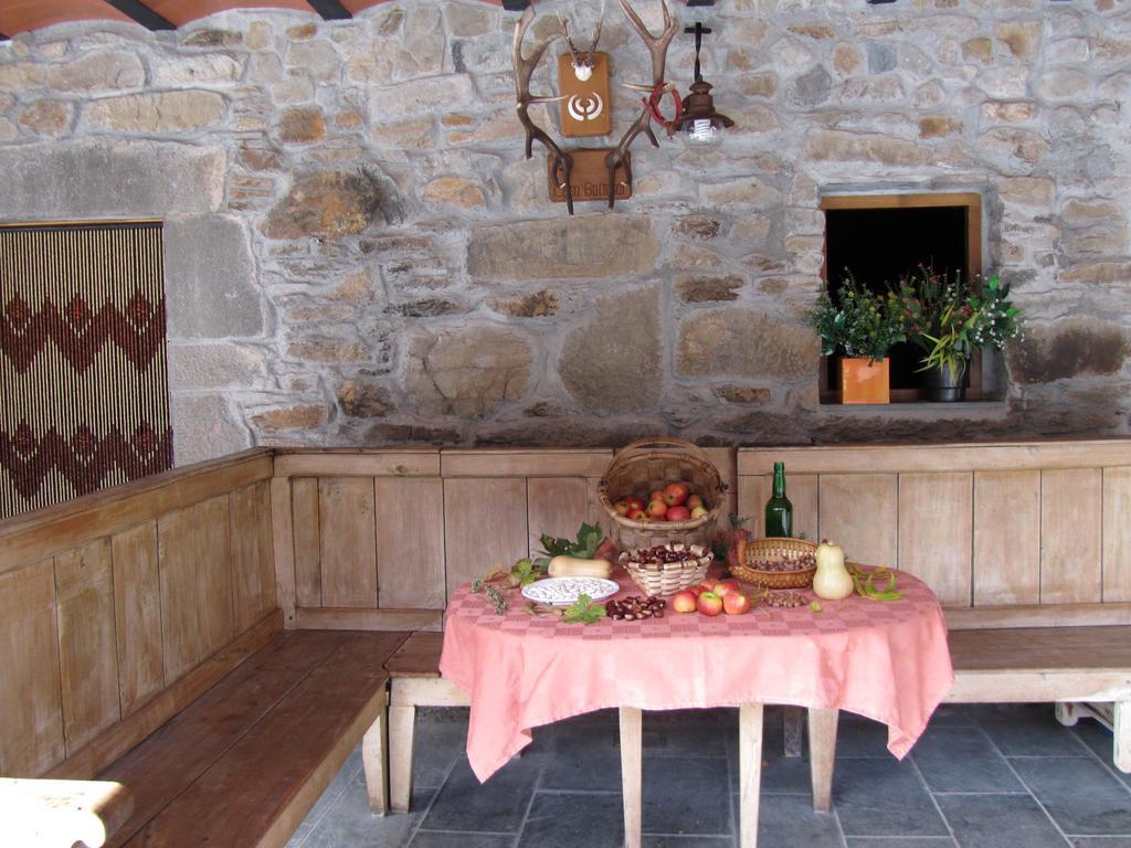 Apartamentos Rurales Casa Baltasar Monasterio De Hermo Eksteriør billede