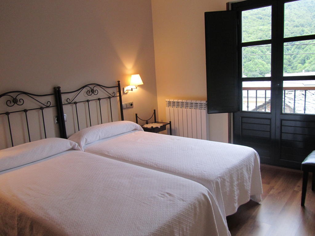 Apartamentos Rurales Casa Baltasar Monasterio De Hermo Værelse billede