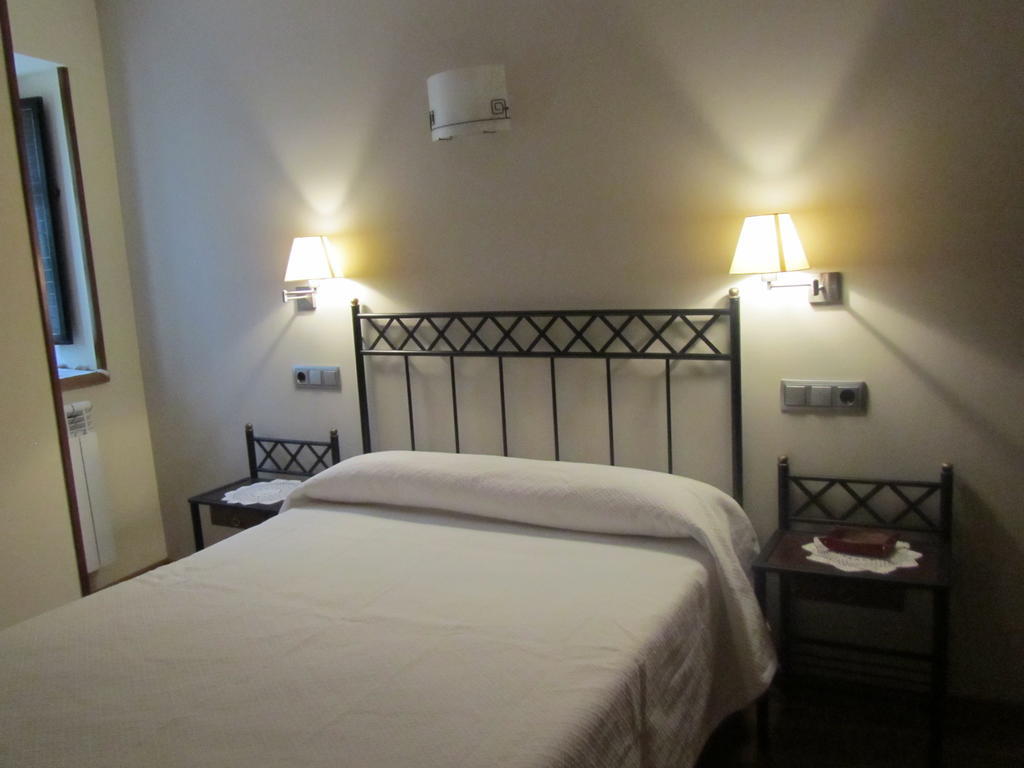 Apartamentos Rurales Casa Baltasar Monasterio De Hermo Værelse billede