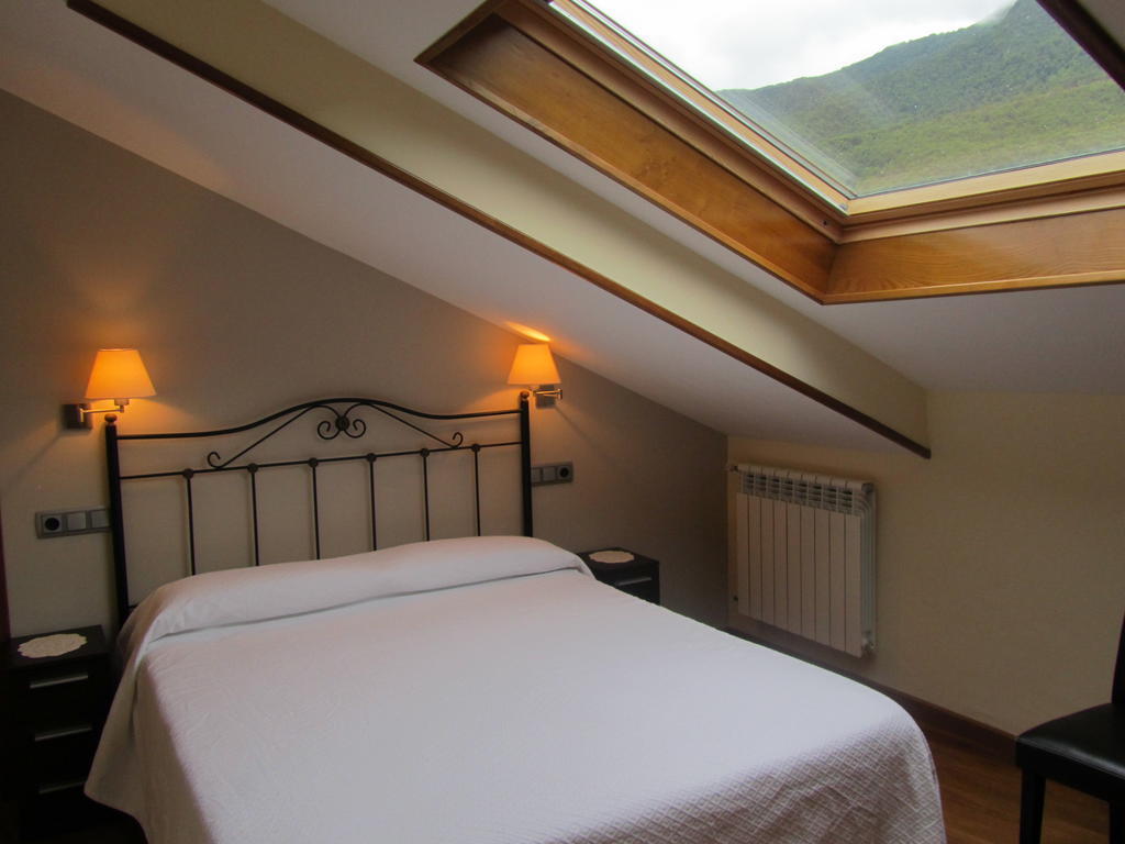 Apartamentos Rurales Casa Baltasar Monasterio De Hermo Værelse billede
