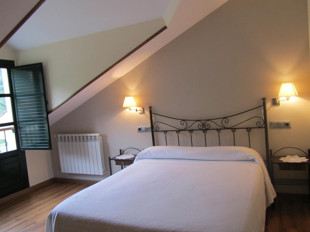 Apartamentos Rurales Casa Baltasar Monasterio De Hermo Værelse billede