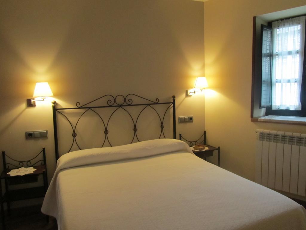 Apartamentos Rurales Casa Baltasar Monasterio De Hermo Eksteriør billede