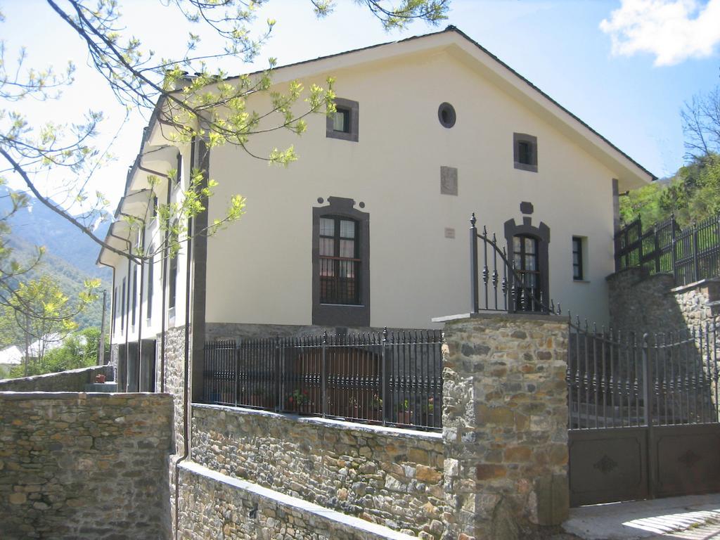Apartamentos Rurales Casa Baltasar Monasterio De Hermo Eksteriør billede