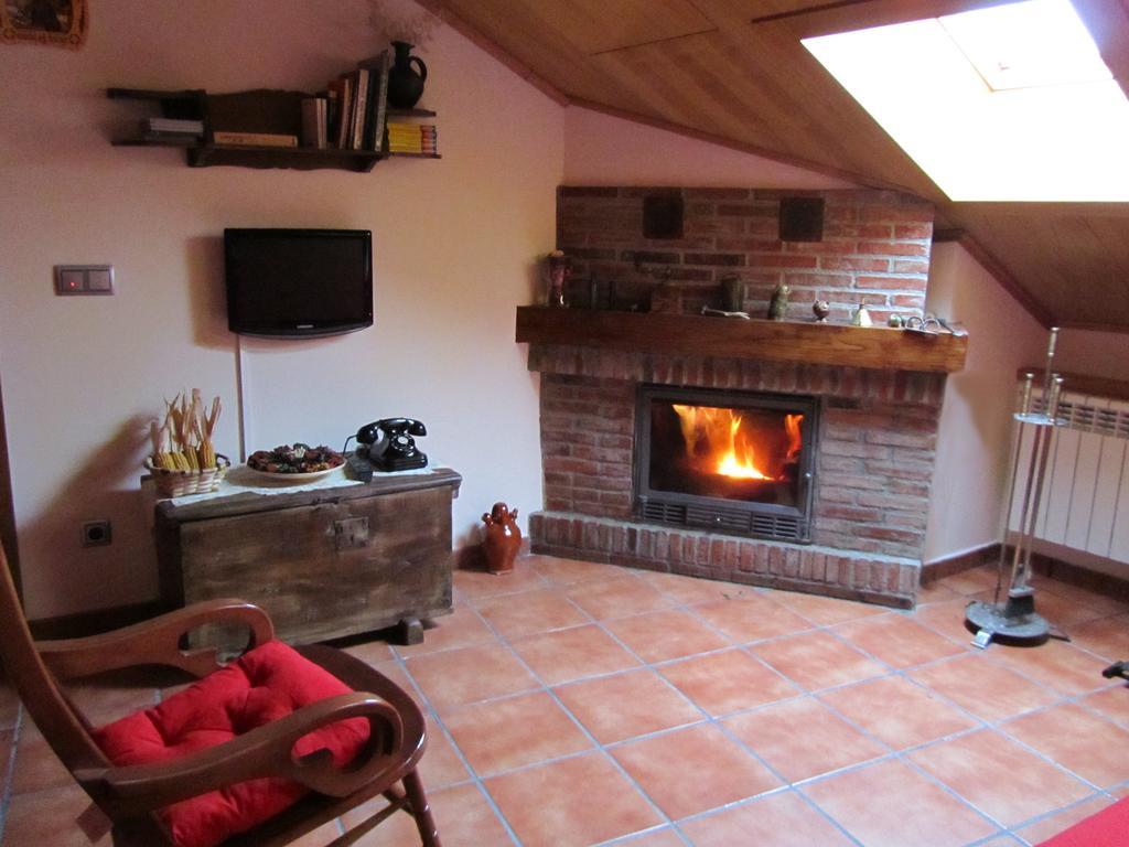 Apartamentos Rurales Casa Baltasar Monasterio De Hermo Eksteriør billede